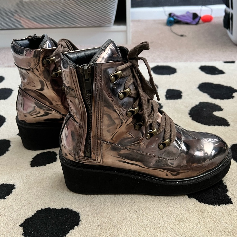 Sz 6 pewter patent leather combat boots